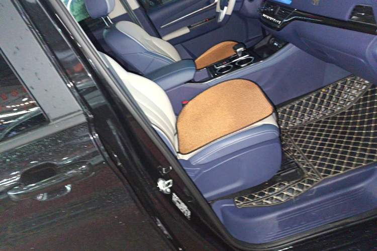 Used BAW Ruisheng Ace M7 2025 2.0L Automatic Long Wheelbase Flagship Version 7 Seats Right Front Seat