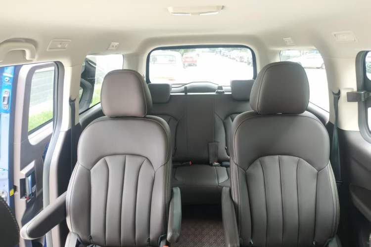 Used BAW Ruisheng Ace M7 2023 2.0L Long-wheelbase Business Version 7 Seats Interior 4