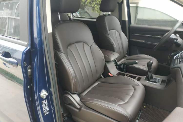 Used BAW Ruisheng Ace M7 2023 2.0L Long-wheelbase Business Version 7 Seats Interior 5