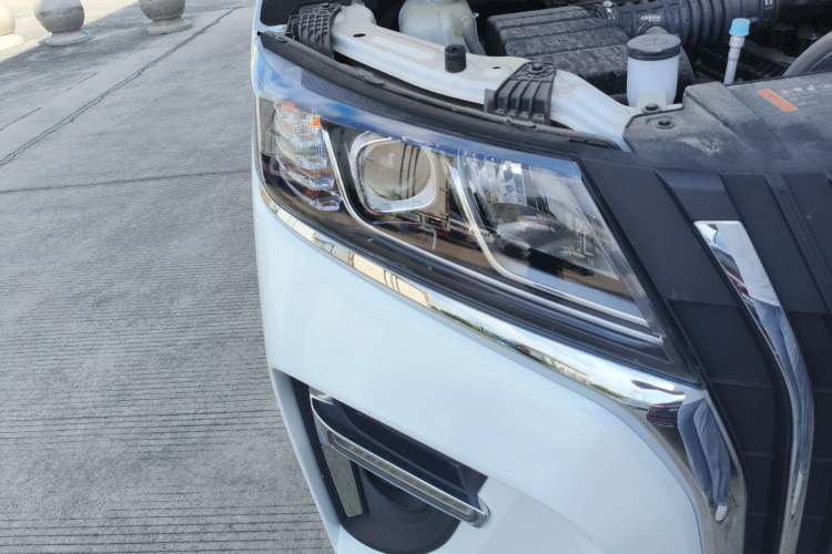 Used BAW Ruisheng Ace M7 2023 1.6L Standard Wheelbase Luxury Commercial Version 7 Seats Right Front Headlight