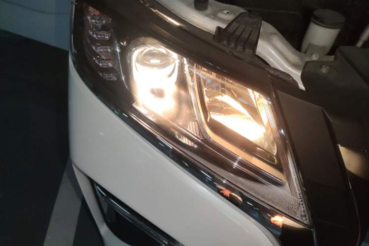 Used BAW Ruisheng Ace M7 2023 2.0L Automatic Long Wheelbase Enjoyment Version 7 Seats Right Front Headlight