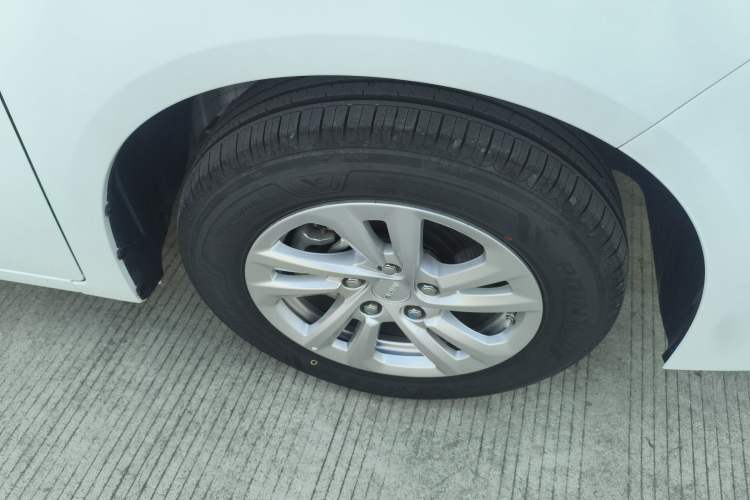 Used BAW Ruisheng Ace M7 2023 1.6L Standard Wheelbase Luxury Commercial Version 7 Seats Right Front Wheel Hub