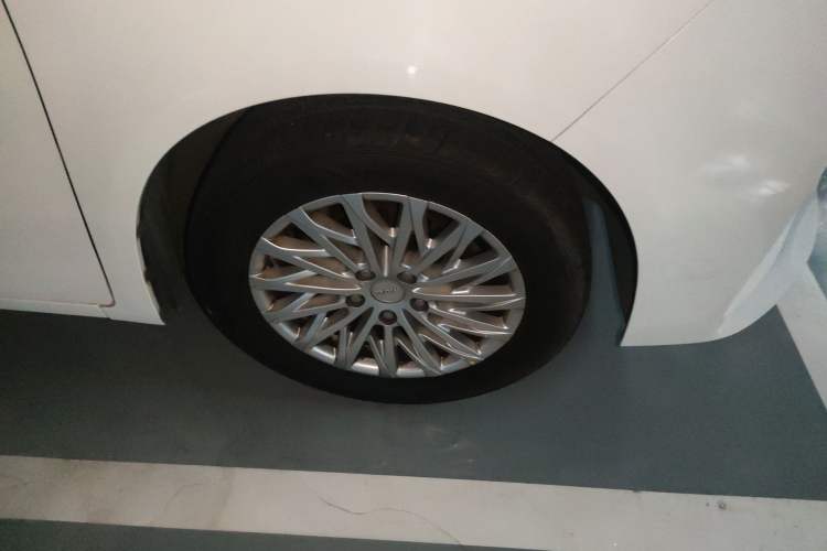 Used BAW Ruisheng Ace M7 2023 2.0L Automatic Long Wheelbase Enjoyment Version 7 Seats Right Front Wheel Hub
