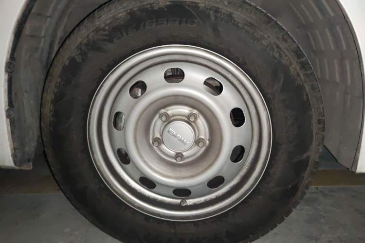 Used BAW Ruisheng Ace M7 2023 1.6L Long Wheelbase Wealth Creation Version 7 Seats Right Front Wheel Hub