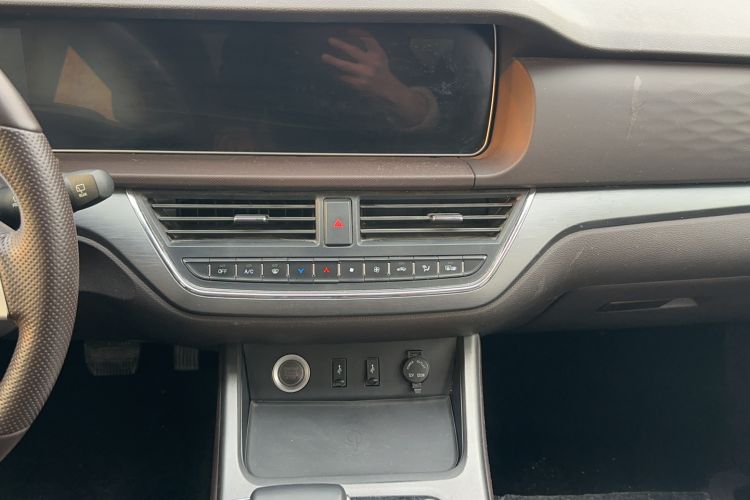 Used BAW Ruisheng Ace M7 2023 2.0L Automatic Long-wheelbase Business Version 7 Seats Audio And AC Panel