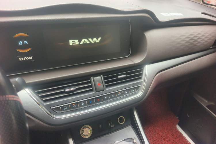 Used BAW Ruisheng Ace M7 2023 2.0L Automatic Long-wheelbase Business Version 7 Seats Audio And AC Panel