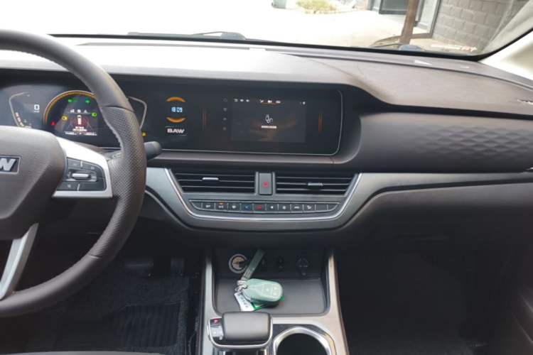 Used BAW Ruisheng Ace M7 2023 2.0L Automatic Long Wheelbase Enjoyment Version 7 Seats Audio And AC Panel