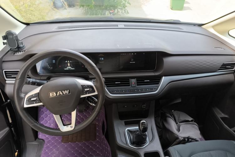 Used BAW Ruisheng Ace M7 2023 1.6L Standard Wheelbase Enjoy Edition 7-seater Center Console
