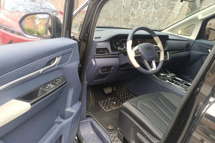 Used BAW Ruisheng Ace M7 2023 2.0L Automatic Long Wheelbase Enjoyment Version 7 Seats Interior 3