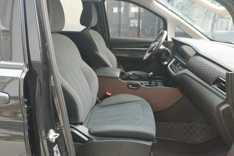 Used BAW Ruisheng Ace M7 2023 1.6L Standard Wheelbase Wealth Creation Version 7 Seats Interior 4