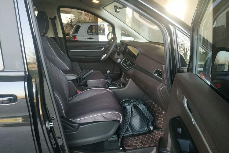 Used BAW Ruisheng Ace M7 2023 2.0L Long Wheelbase Enjoyment Version 7 Seats Right Front Seat