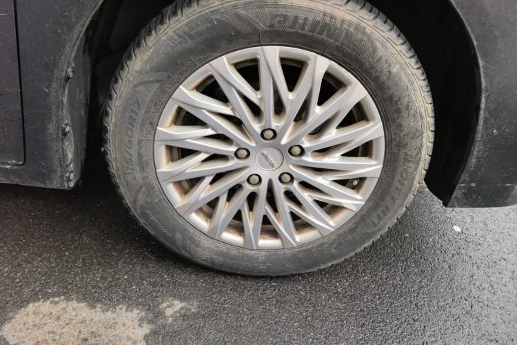 Used BAW Ruisheng Ace M7 2023 2.0L Automatic Long-wheelbase Business Version 7 Seats Right Front Wheel Hub