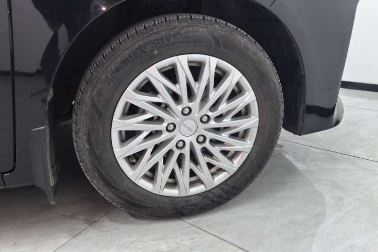 Used BAW Ruisheng Ace M7 2023 2.0L Automatic Long-wheelbase Business Version 7 Seats Right Front Wheel Hub