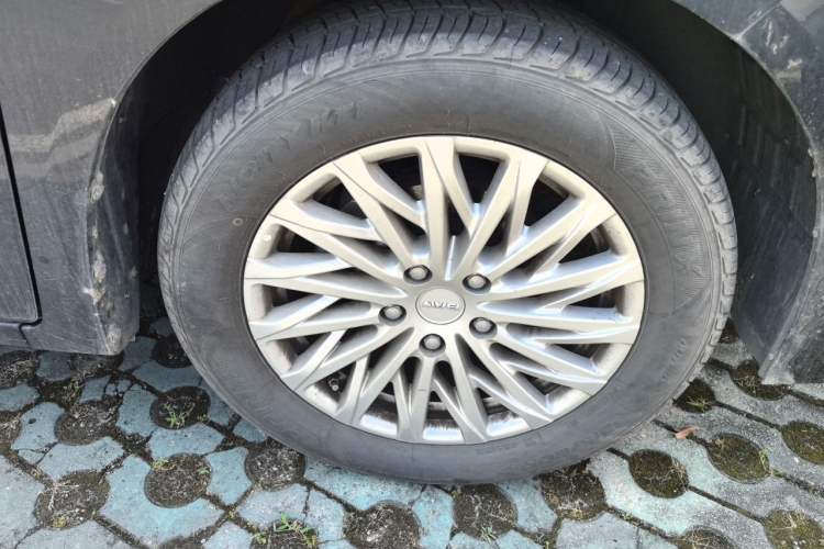 Used BAW Ruisheng Ace M7 2023 2.0L Automatic Long-wheelbase Business Version 7 Seats Right Front Wheel Hub