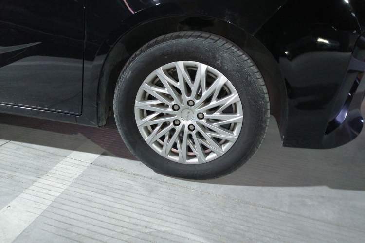 Used BAW Ruisheng Ace M7 2023 2.0L Automatic Long Wheelbase Enjoyment Version 7 Seats Right Front Wheel Hub