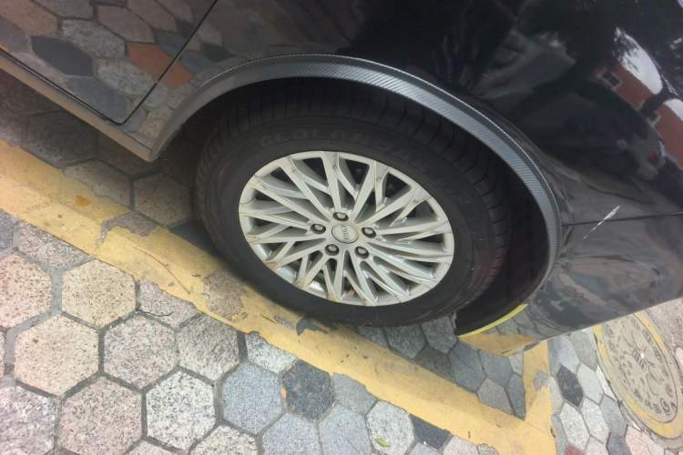 Used BAW Ruisheng Ace M7 2023 2.0L Automatic Long-wheelbase Business Version 7 Seats Right Front Wheel Hub