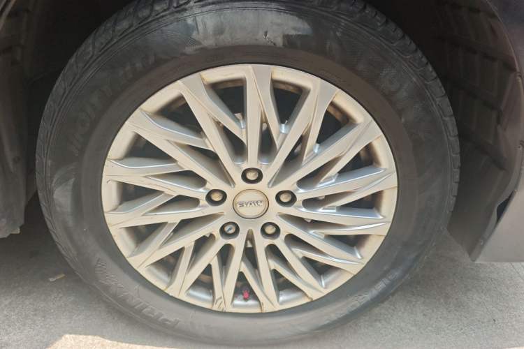 Used BAW Ruisheng Ace M7 2023 2.0L Automatic Long Wheelbase Enjoyment Version 7 Seats Right Front Wheel Hub