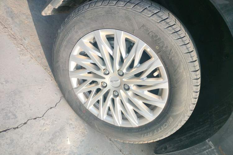 Used BAW Ruisheng Ace M7 2023 2.0L Automatic Long-wheelbase Business Version 7 Seats Right Rear Wheel Hub