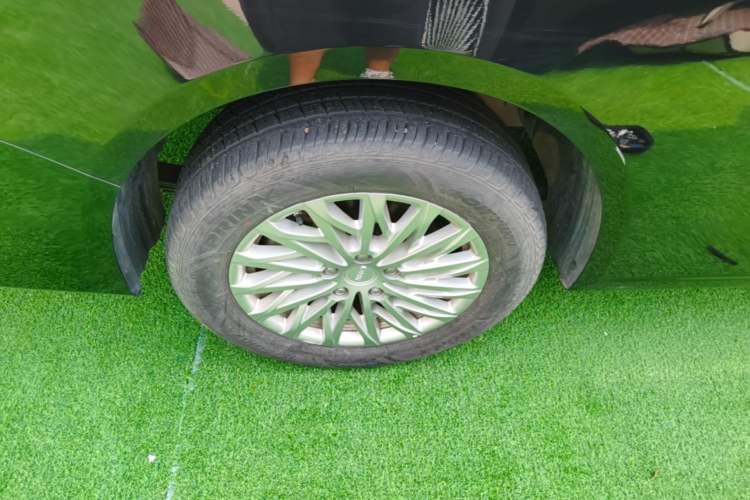 Used BAW Ruisheng Ace M7 2023 2.0L Automatic Long Wheelbase Enjoyment Version 7 Seats Right Rear Wheel Hub
