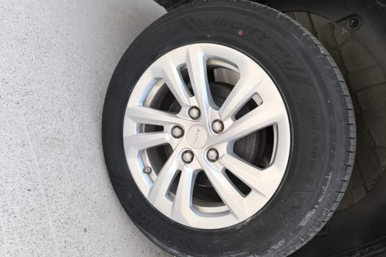 Used BAW Ruisheng Ace M7 2023 1.6L Standard Wheelbase Enjoy Edition 7-seater Right Rear Wheel Hub