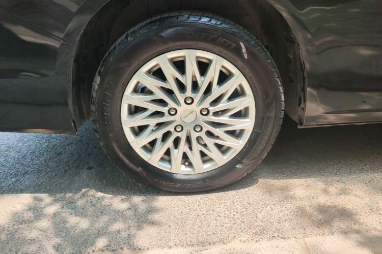 Used BAW Ruisheng Ace M7 2023 2.0L Automatic Long-wheelbase Business Version 7 Seats Right Rear Wheel Hub