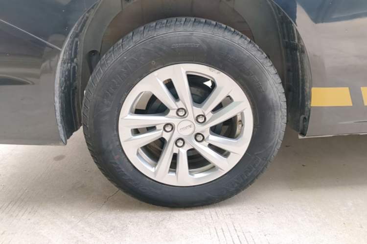 Used BAW Ruisheng Ace M7 2023 2.0L Long Wheelbase Enjoyment Version 7 Seats Right Rear Wheel Hub