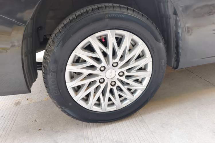 Used BAW Ruisheng Ace M7 2023 2.0L Automatic Long Wheelbase Enjoyment Version 7 Seats Right Rear Wheel Hub