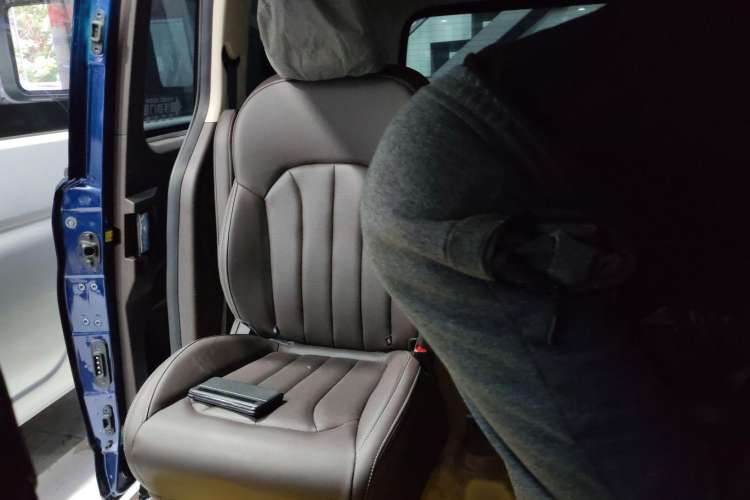 Used BAW Ruisheng Ace M7 2023 2.0L CNG Long Wheelbase Luxury Commercial Version 7 Seats Interior 1