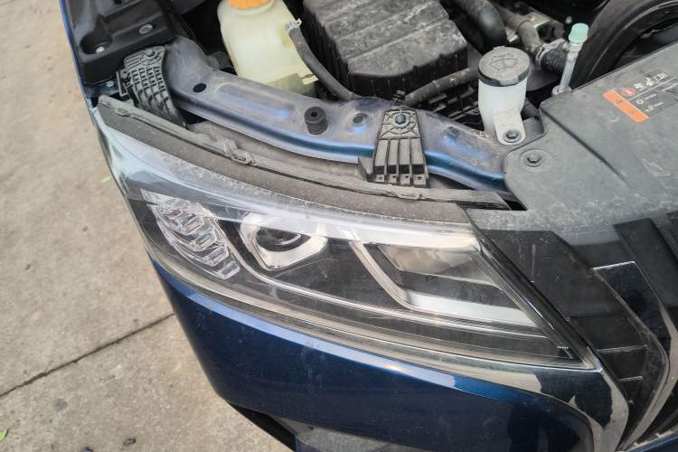 Used BAW Ruisheng Ace M7 2023 1.6L Standard Wheelbase Enjoy Edition 7-seater Right Front Headlight