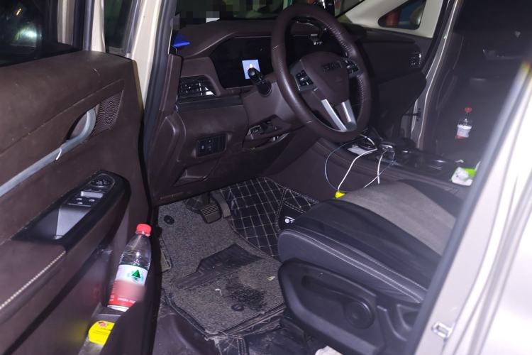 Used BAW Ruisheng Ace M7 2023 2.0L Automatic Long Wheelbase Enjoyment Version 7 Seats Interior 3