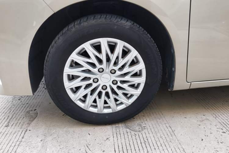 Used BAW Ruisheng Ace M7 2023 2.0L Automatic Long Wheelbase Enjoyment Version 7 Seats Left Front Wheel Hub