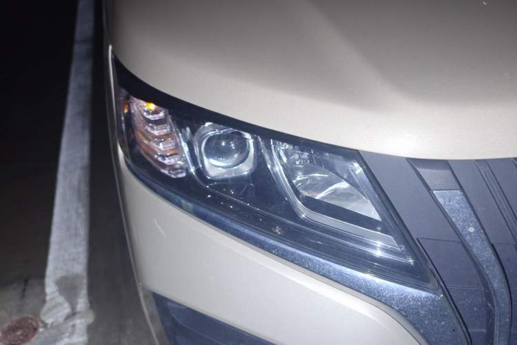 Used BAW Ruisheng Ace M7 2023 2.0L Automatic Long Wheelbase Enjoyment Version 7 Seats Right Front Headlight