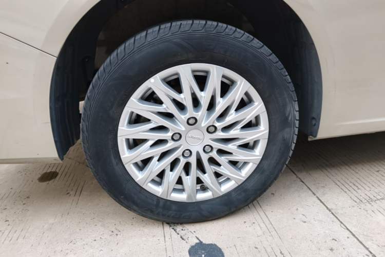 Used BAW Ruisheng Ace M7 2023 2.0L Automatic Long Wheelbase Enjoyment Version 7 Seats Right Rear Wheel Hub