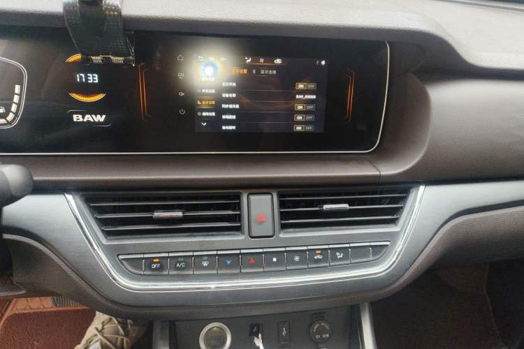 Used BAW Ruisheng Ace M7 2023 2.0L Automatic Long Wheelbase Enjoyment Version 7 Seats Audio And AC Panel