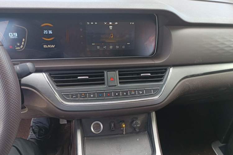 Used BAW Ruisheng Ace M7 2023 2.0L Automatic Long Wheelbase Enjoyment Version 7 Seats Audio And AC Panel