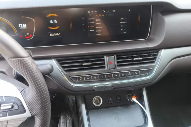 Used BAW Ruisheng Ace M7 2023 2.0L Automatic Long Wheelbase Enjoyment Version 7 Seats Audio And AC Panel