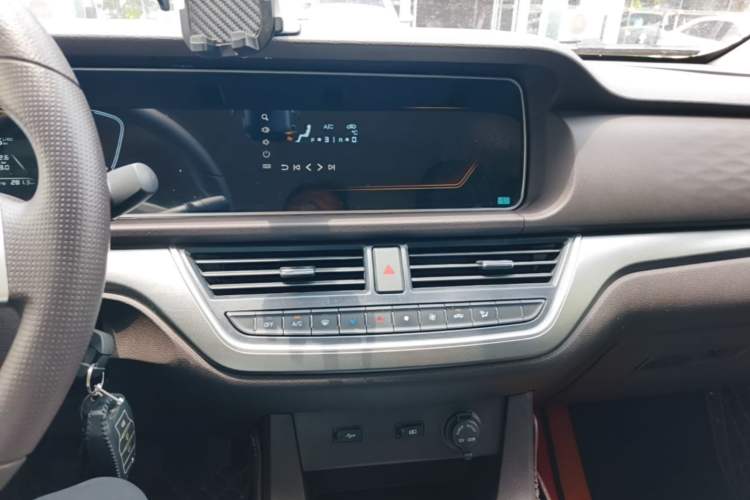Used BAW Ruisheng Ace M7 2023 1.6L Long Wheelbase Wealth Creation Version 7 Seats Audio And AC Panel