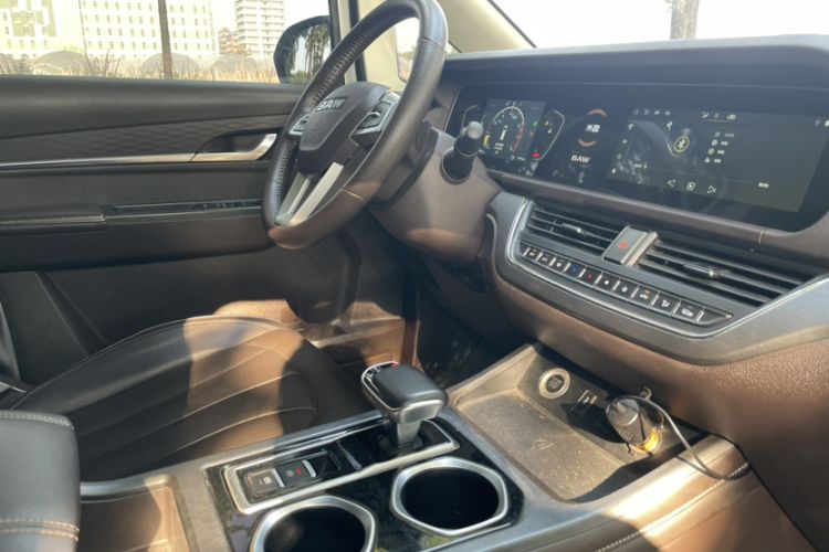 Used BAW Ruisheng Ace M7 2023 2.0L Automatic Long Wheelbase Business Version 9 Seats Interior 11