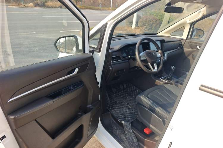 Used BAW Ruisheng Ace M7 2023 1.6L Standard Wheelbase Wealth Creation Version 7 Seats Interior 3