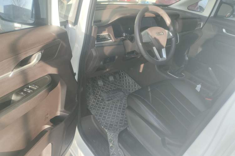 Used BAW Ruisheng Ace M7 2023 2.0L Long Wheelbase Wealth Creation Version 7 Seats Interior 3