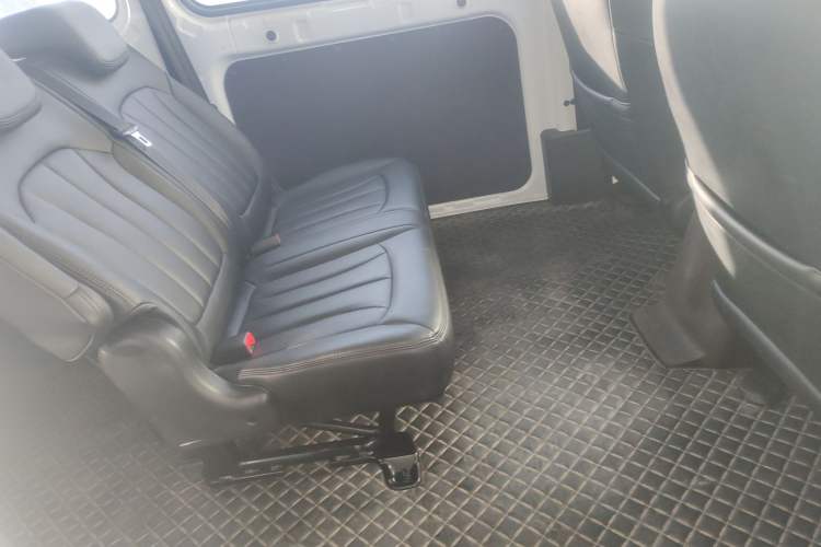 Used BAW Ruisheng Ace M7 2023 2.0L Long Wheelbase Wealth Creation Version 7 Seats Interior 4