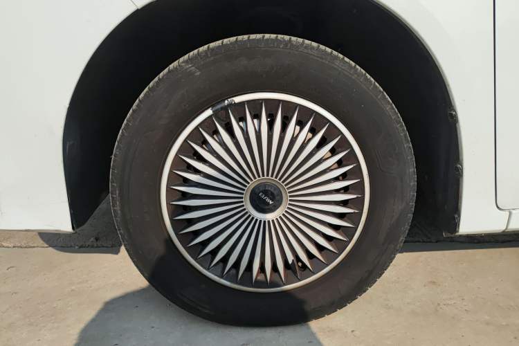 Used BAW Ruisheng Ace M7 2023 1.6L Standard Wheelbase Wealth Creation Version 7 Seats Left Front Wheel Hub