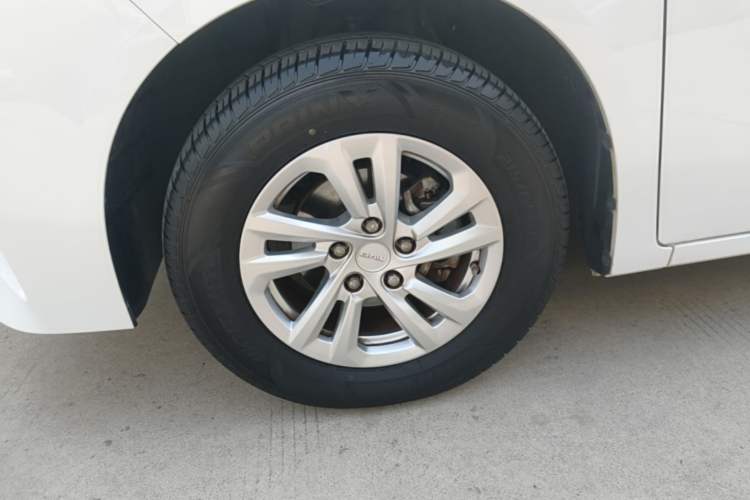 Used BAW Ruisheng Ace M7 2023 2.0L Long-wheelbase Business Version 7 Seats Left Front Wheel Hub