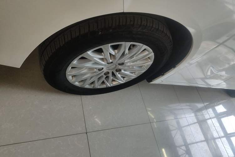 Used BAW Ruisheng Ace M7 2023 2.0L Automatic Long Wheelbase Enjoyment Version 7 Seats Left Front Wheel Hub