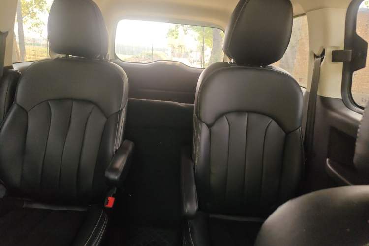 Used BAW Ruisheng Ace M7 2023 2.0L Automatic Long Wheelbase Enjoyment Version 7 Seats Left Rear Seat