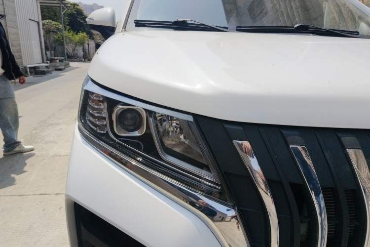 Used BAW Ruisheng Ace M7 2023 2.0L Automatic Long Wheelbase Enjoyment Version 7 Seats Right Front Headlight
