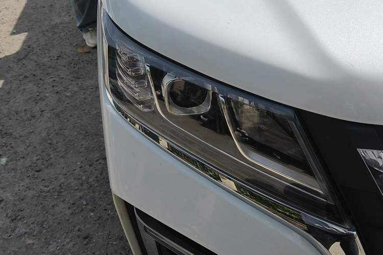 Used BAW Ruisheng Ace M7 2023 2.0L Long-wheelbase Business Version 7 Seats Right Front Headlight