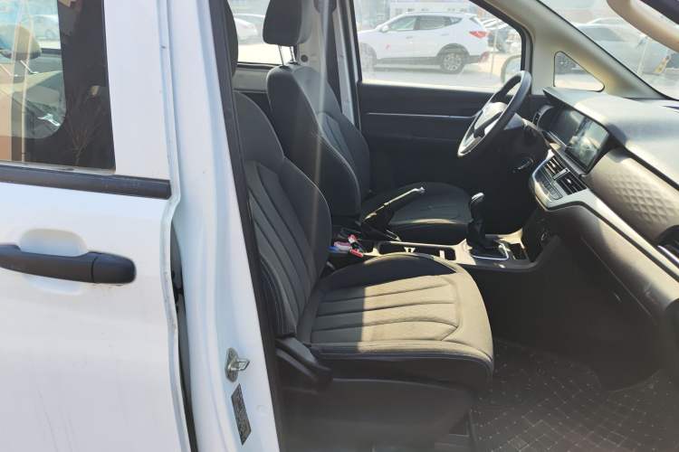 Used BAW Ruisheng Ace M7 2023 1.6L Standard Wheelbase Wealth Creation Version 7 Seats Right Front Seat