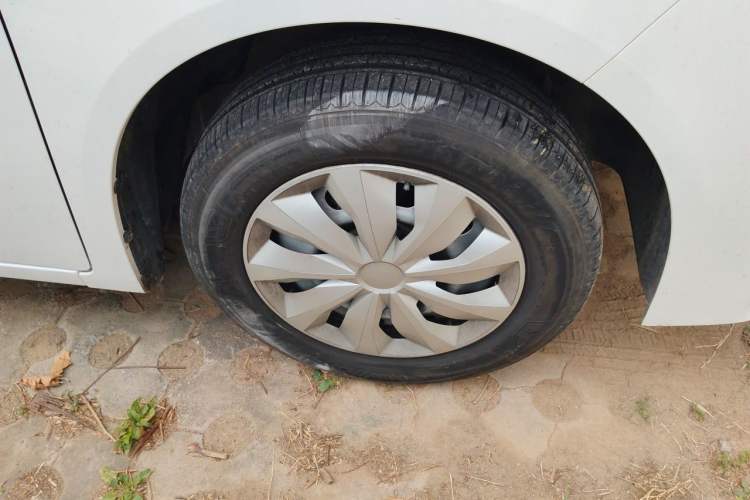Used BAW Ruisheng Ace M7 2023 1.6L Standard Wheelbase Wealth Creation Model 5 Seats Right Front Wheel Hub