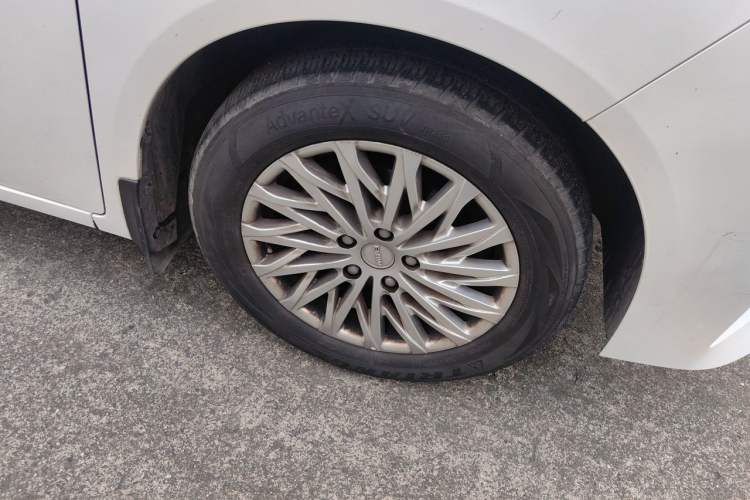 Used BAW Ruisheng Ace M7 2023 2.0L Automatic Long-wheelbase Business Version 7 Seats Right Front Wheel Hub